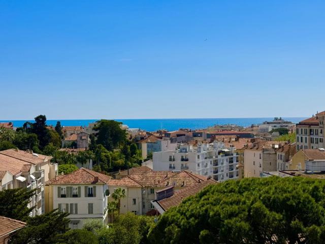 CANNES VENTE VILLA TOIT 3 PIECES A RENOVER