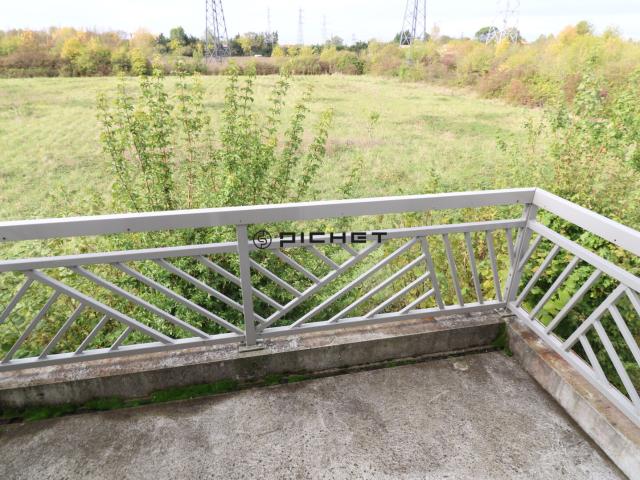 Bouliac T2 pièces 38 m2 1er et dernier étage avec balcon + box