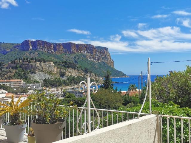 Cassis Exclusivité Vente appartement T2 terrasse vue mer et