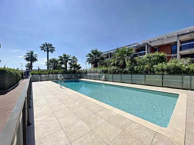 Appartement 3 pièces de 75m2 à Villeneuve Loubet plage, proche M