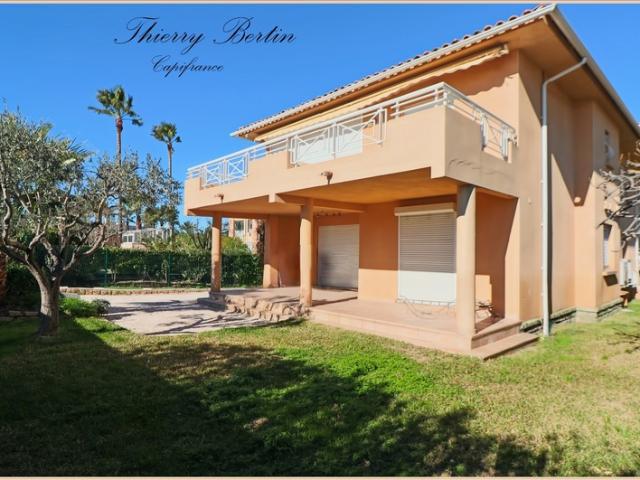 Appartement à vendre 9 pièces FREJUS 83