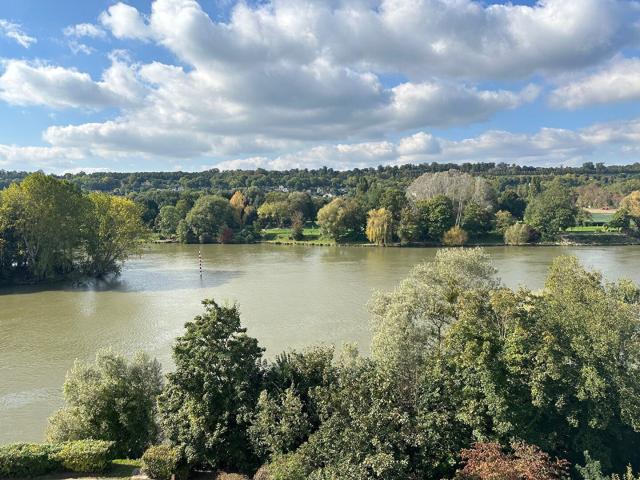 LE PECQ LIMITE LE VESINET APPARTEMENT 96 M² AVEC TERRASSE VUE