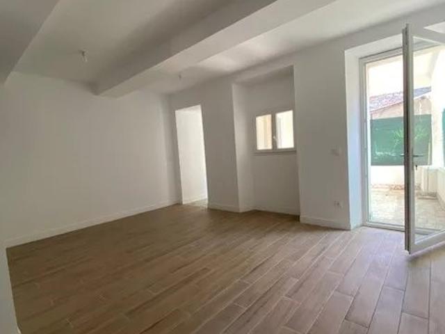 COGOLIN T2 TOTALEMENT RENOVE AVEC GRAND GARAGE