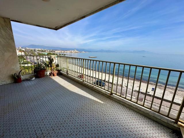 Exclusivité: Salis / Cap d'Antibes: 3 Pièces