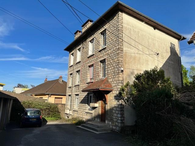 bel appartement de 77m2 proche centre et gare avec balçon et