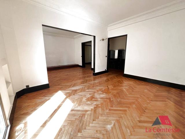 Paradis/ Proximité Prado: T4/5 160 m² hab dans Immeuble Ancien a