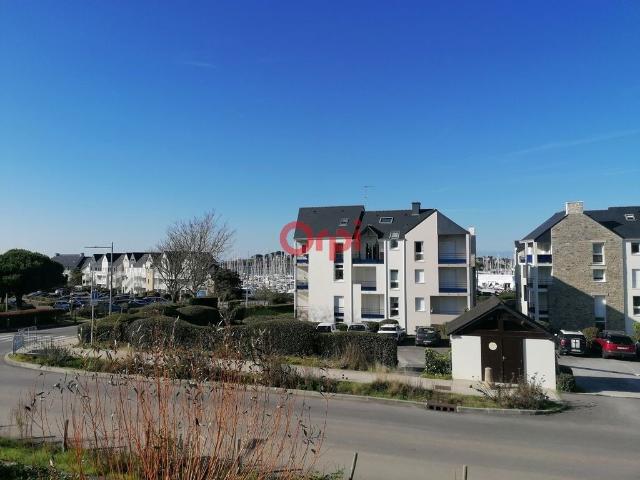 ? Appartement meublé avec piscine & parking – Proposé par Orpi