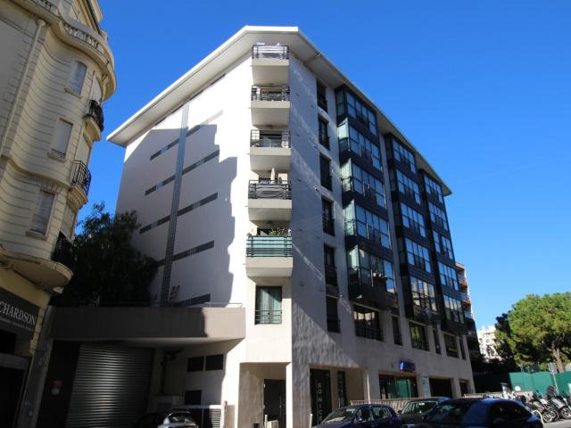 A vendre 2 pièces en dernier étage Quartier de la libération