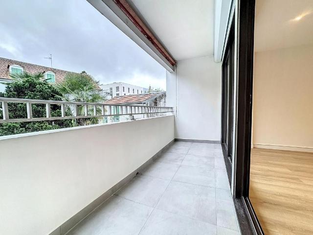 T4 PAU TERRASSE 3 CHAMBRES LUMINEUX ASCENSEUR