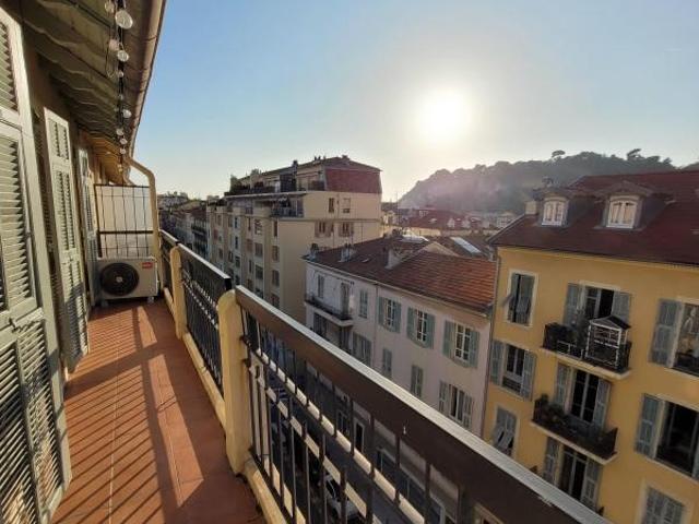 NICE/PORT 3p dernier étage avec balcon