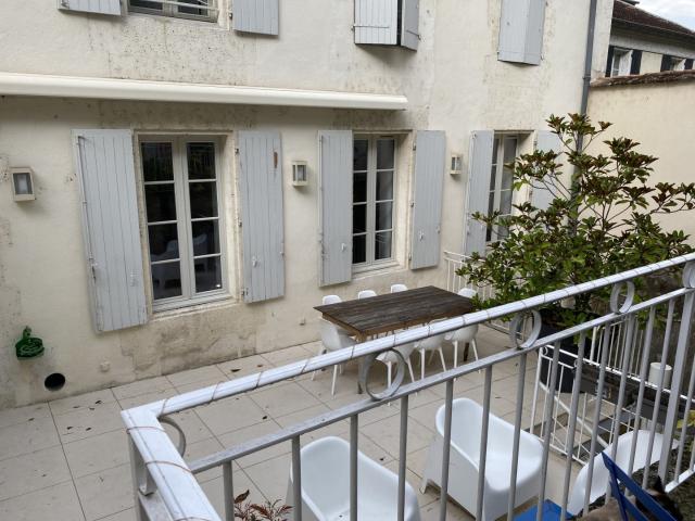 RARISSIME ! ANGOULEME Centre appartement F4 rénové avec terrasse
