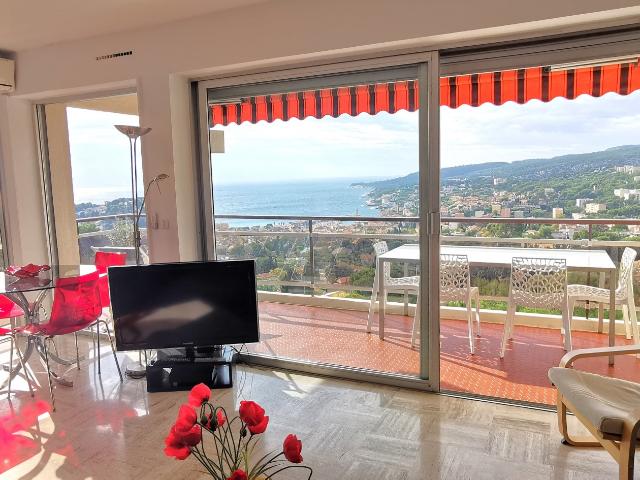 Cassis Vente T2 avec terrasse vue mer dans résidence avec pisc
