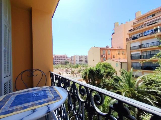 Appartement à vendre 2 pièces avec balcon 06