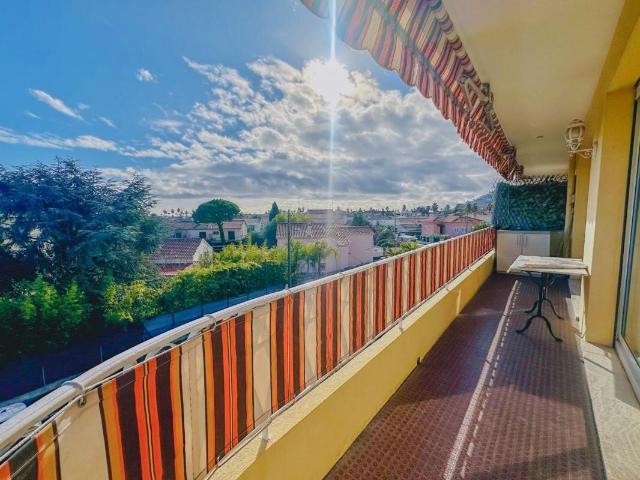 Appartement À Vendre 2 pièces avec parking extérieur