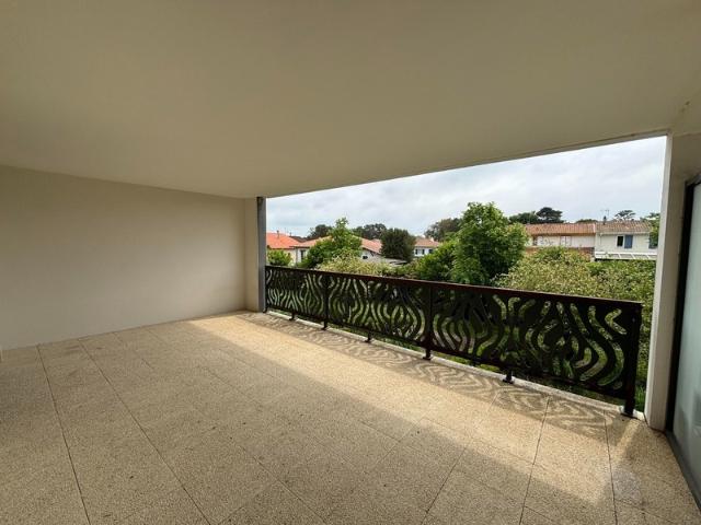 Appartement à vendre 2 pièces BOUCAU 64 et place de parking sous terrain