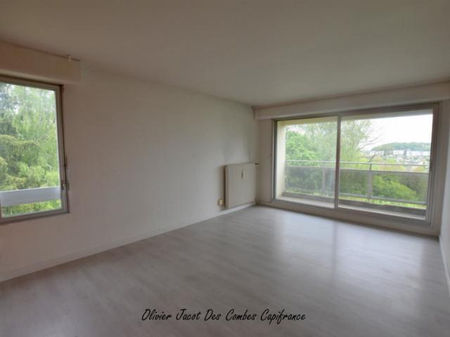 Appartement à vendre 2 pièces MONTBELIARD 25 avec vue panoramique sur la ville