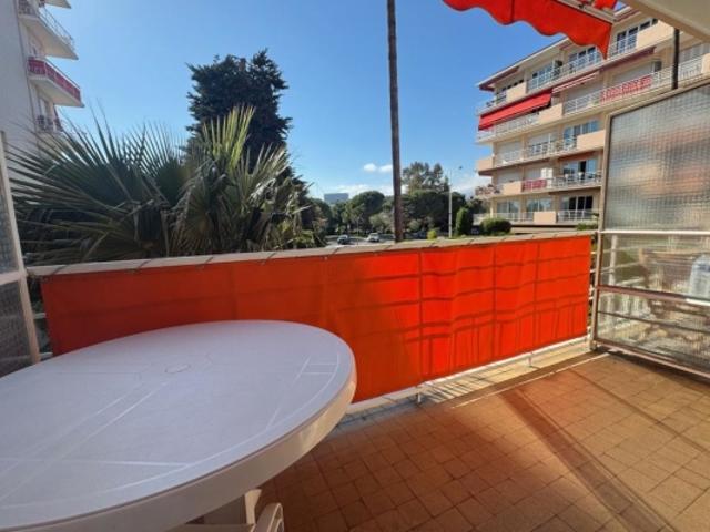 Appartement À Vendre. 30,46m². Face hippodrome