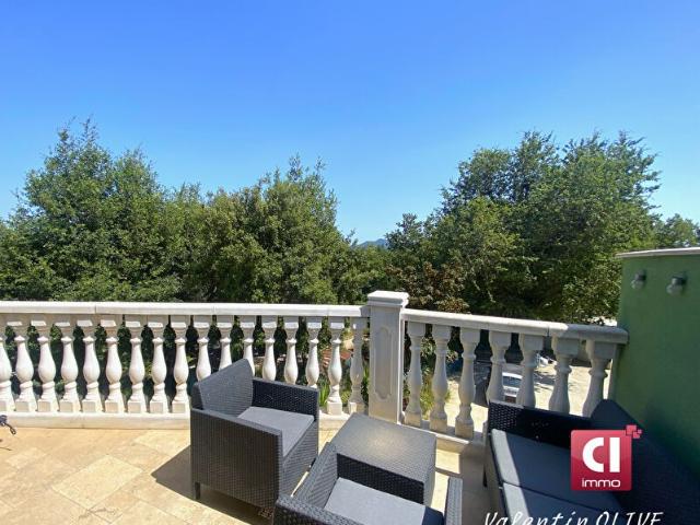 Appartement La Roquebrussanne type 3 pièces 44.4 m2 avec Terras