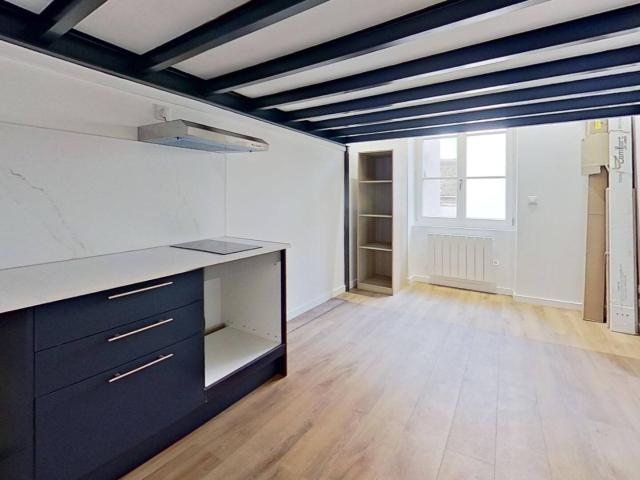 A VENDRE LYON 1 RUE PIERRE DUPONT SECTEUR CHARTREUX