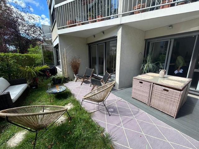 Appartement à vendre 3 pièces 76 m² CRETEIL Village, commerces à proximité, très résidentiel