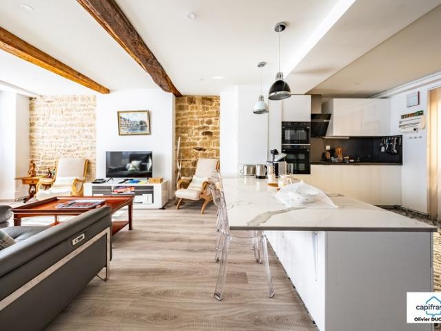 Appartement à vendre 3 pièces DOLE 39, hyper centre ville, superbement rénové avec local remise