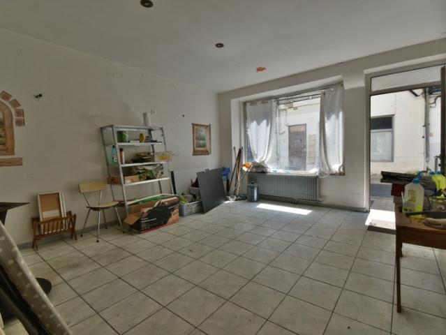 Appartement à vendre 3 pièces, plateau à rénover, divisible en 2 logements, spécial investisseurs