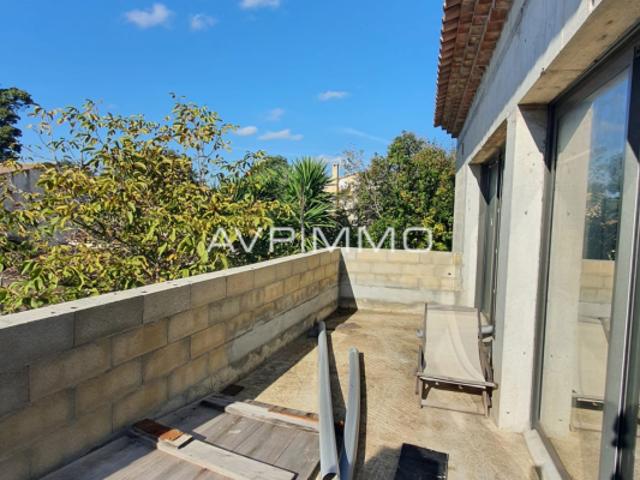 Appartement à vendre T3 à rénover 70 m2 + terrasse Emplaceme