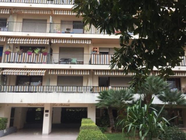 Appartement À Vendre T1 dans magnifique résidence de standing, étage élevé