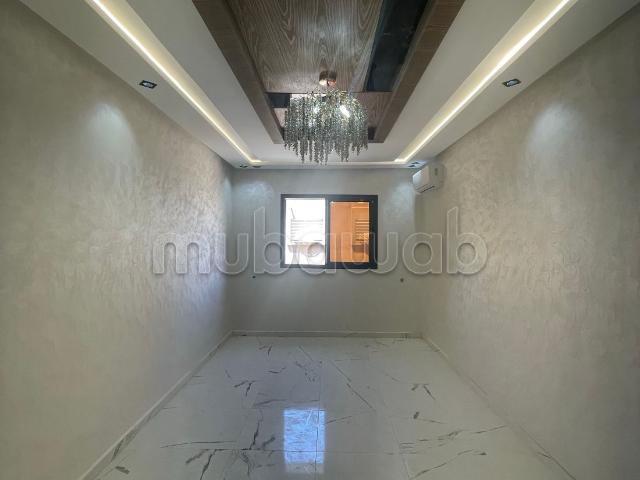 Appartement à vendre à Bir Rami Al Gharbia. 2 belles chambres. Salon authentique, antenne satellite