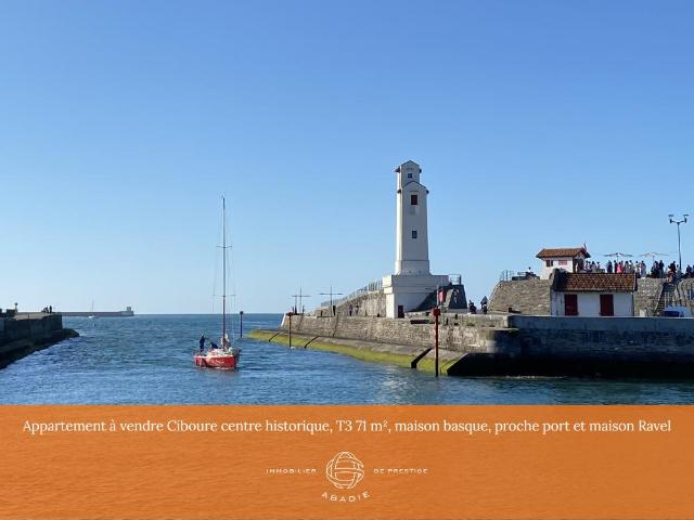 Appartement à vendre à Ciboure centre historique, T3 71 m2, maison basque, proche port et maison Ravel