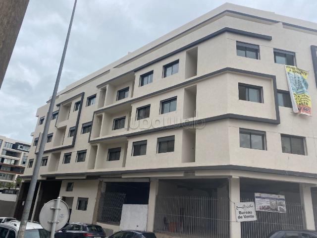 Appartement à vendre à Roches Noires. 2 grandes pièces. Cuisine entièrement équipée