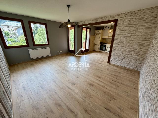 Appartement à vendre à Saint Jean de Maurienne Duplex 5 pièces avec garage, cave et ascenseur