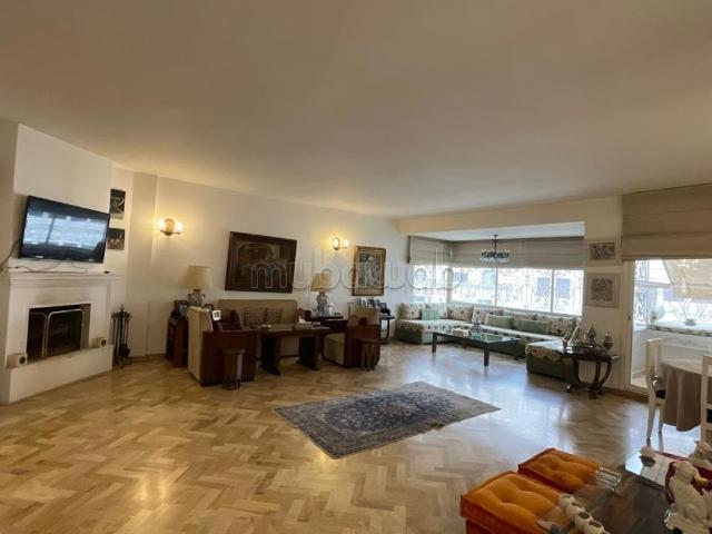 Appartement à vendre à Triangle d'Or. 3 pièces. Cheminée et concierge