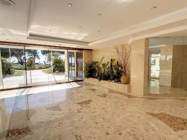 Appartement À Vendre Center Bay 38m² Antibes