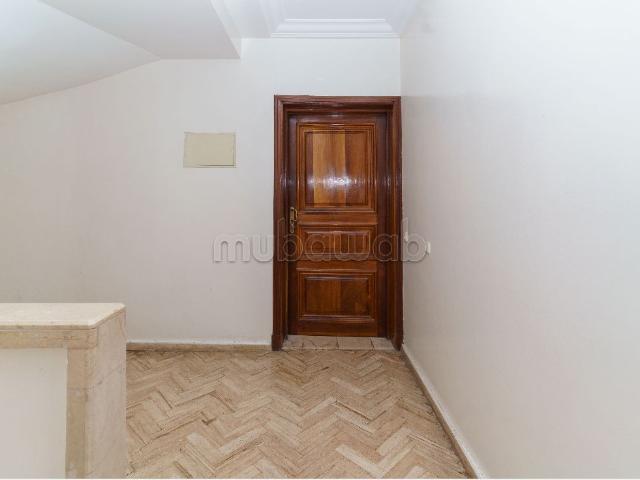 Appartement à Vendre de 114.0 m² à Casablanca, Lekrimat