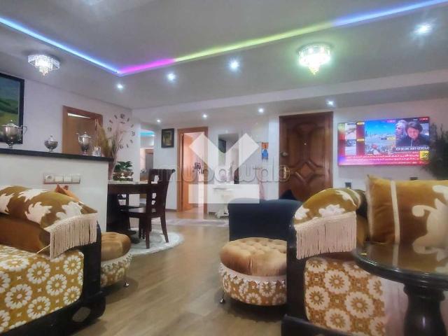Appartement à Vendre de 183.0 m² à Casablanca, Roches Noires