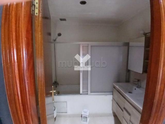 Appartement à Vendre de 194.0 m² à Casablanca, Hopitaux