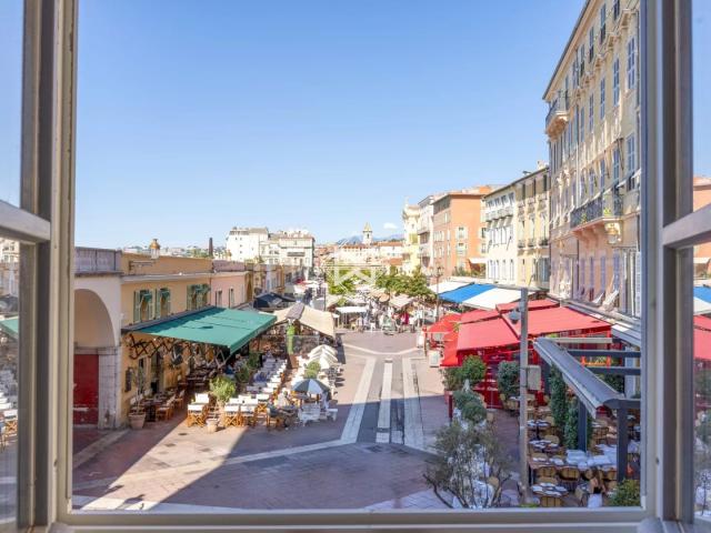 Magnifique 3 pièces de 100m2 dans un très bel immeuble niçois su