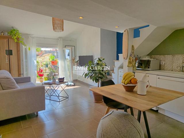 Appartement a vendre, Mougins vieux village. Dernier étage. 66m² Mougins