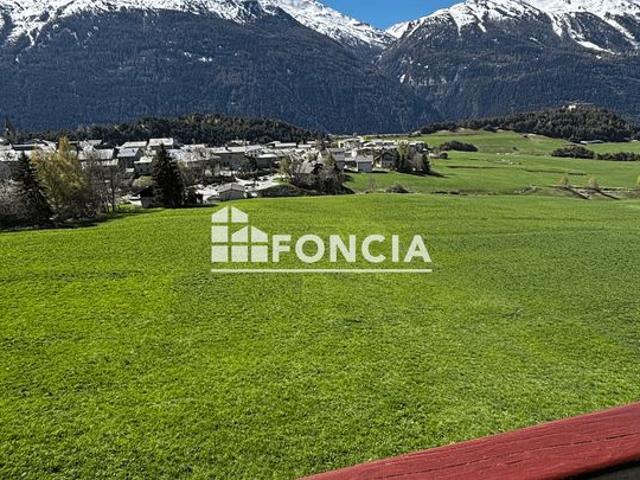Appartement à vendre – Résidence Le Genevray Idéalement situé dans une résidence prisée de la station, cet appartement parfaitement entretenu offre