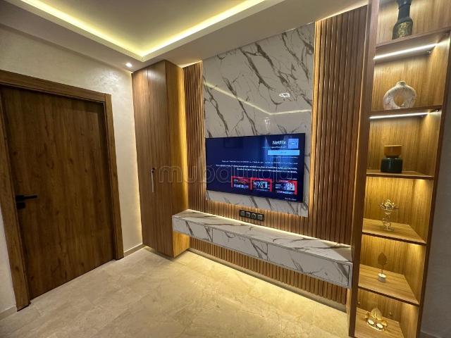 Appartement à vendre sur la route de Casablanca. 1 bonne chambre. Meublé