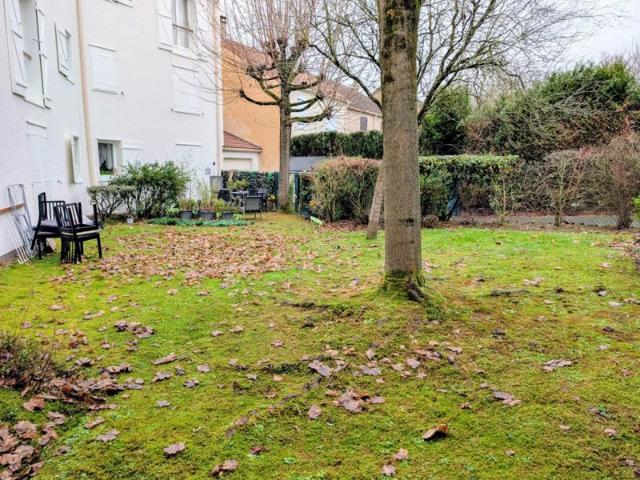 APPARTEMENT ACCES JARDIN RAVALEMENT DE LA RESIDENCE