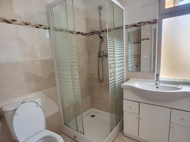 Appartement Aix En Provence 1 pièce 20m2 Non Meublé, parking, balcon, climatisation