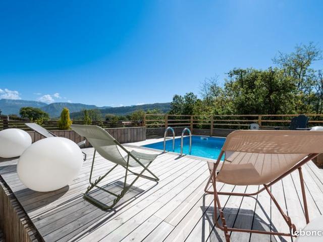 Appartement Annecy airbnb – 60k/an – terrasse jardin piscine vue montagnes