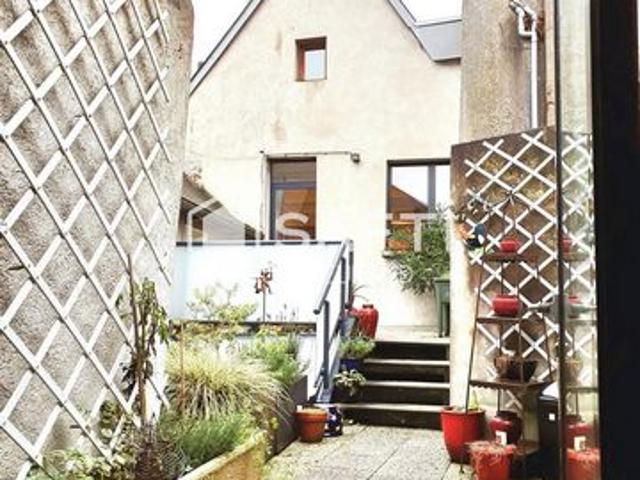 APPARTEMENT ANCIEN AVEC BEAUCOUP DE CACHET