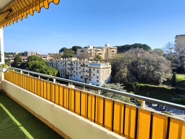 Appartement Antibes 3 pièces 64 m² habitable 57.71 m2 carrez dernier étage parking et cave