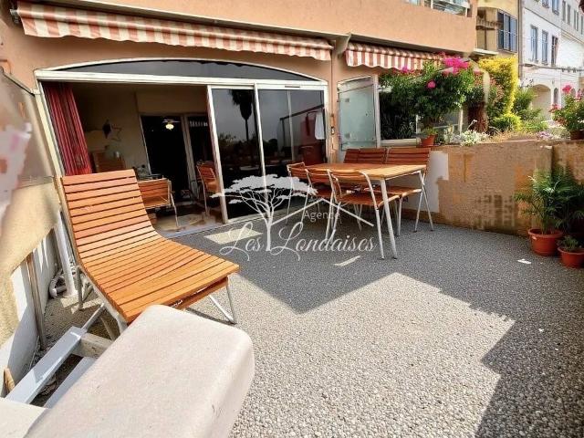 Appartement ARGENTIERE FRONT DE MER avec belle terrasse et Loggi