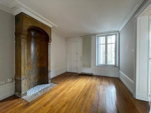 Appartement Atypique, 4 pièces, Centre Ville Nancy