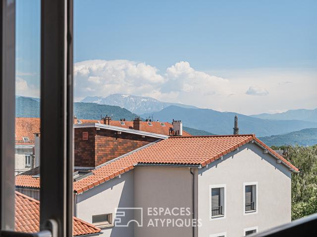 Appartement atypique en dernier étage dans le centre ville historique