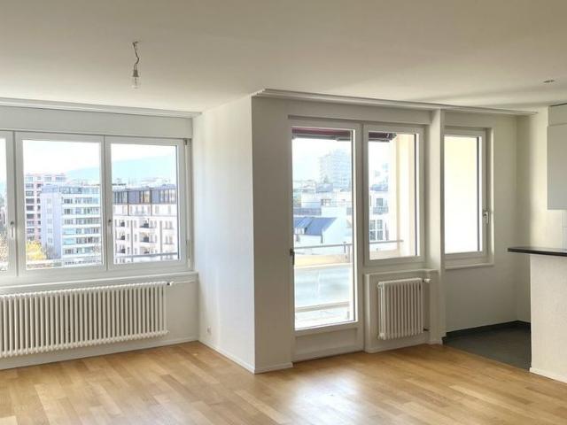 Appartement au 8ème étage en attique